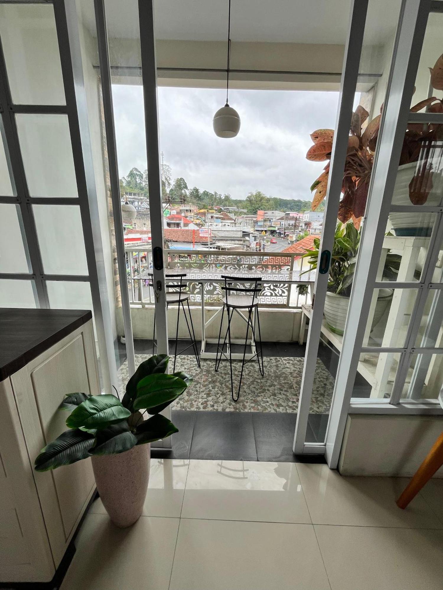 Java Hostel Tumpak Sewu Sidomukti Екстериор снимка
