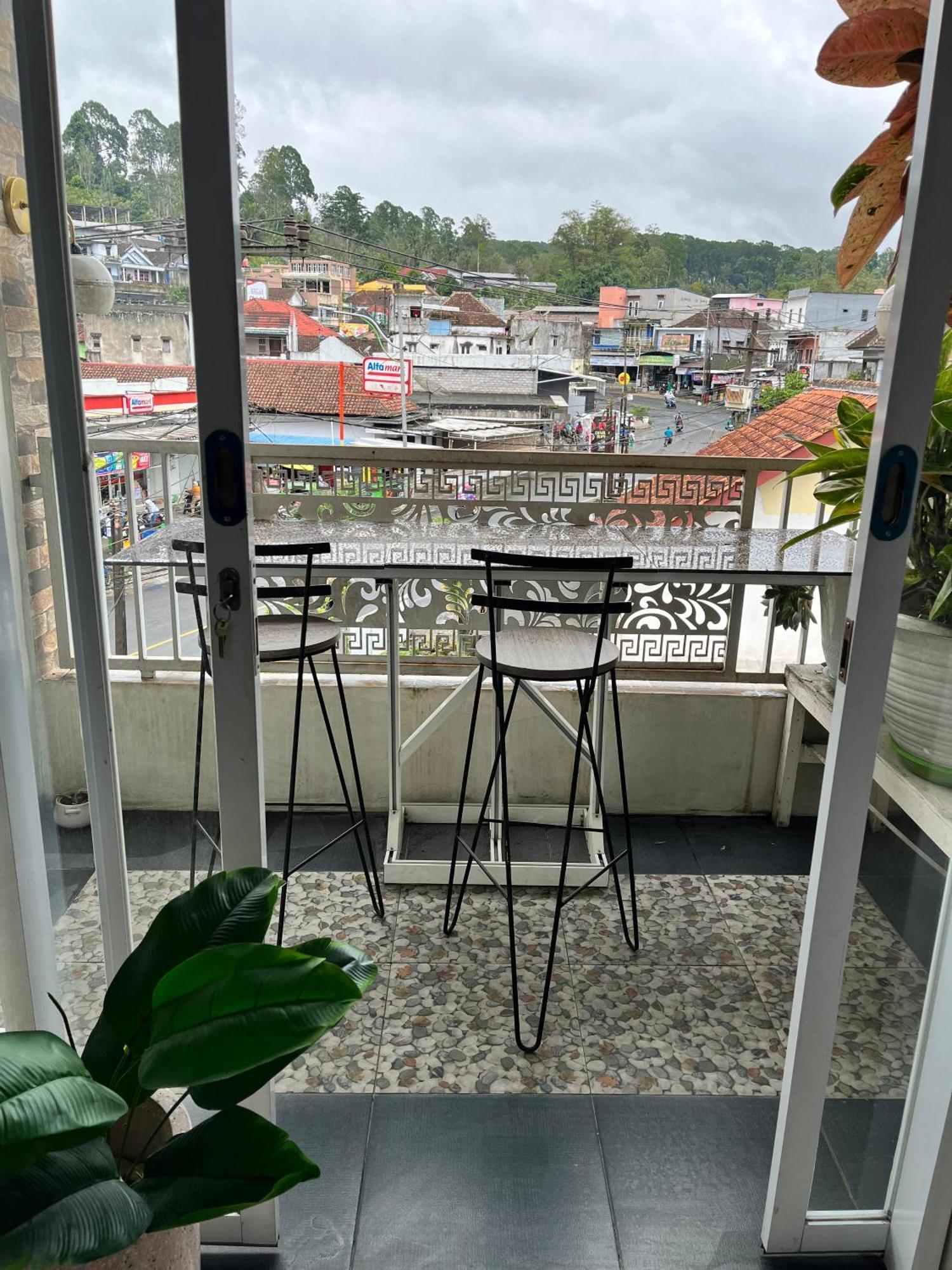 Java Hostel Tumpak Sewu Sidomukti Екстериор снимка